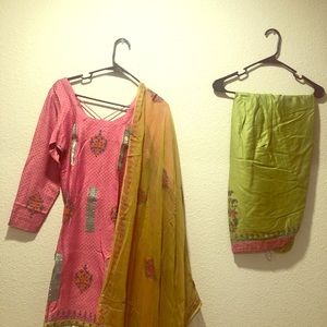 3 piece indian/Pakistani salwar kameez